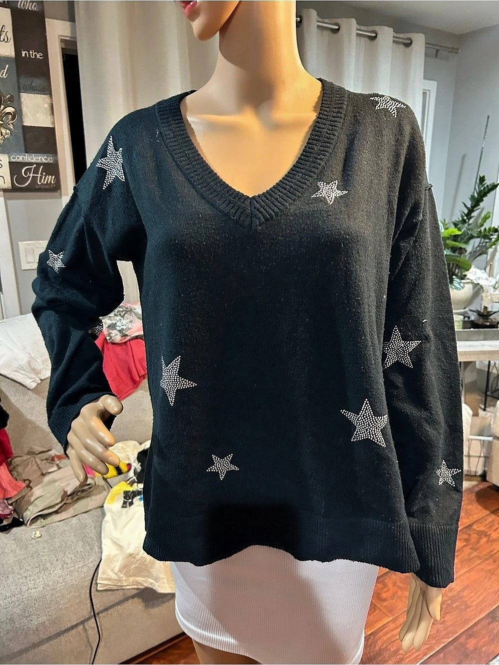 Knox Rose Star Embellished V-Neck Sweater Size Medium